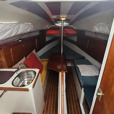 Barco Ilinx Marina Parque Nacoes 船屋 Lisboa
