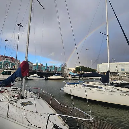 Barco Ilinx Marina Parque Nacoes ליסבון
